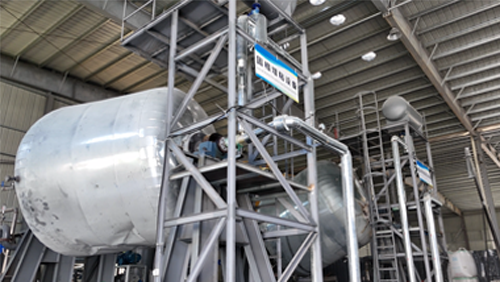 Solid-phase tackifying equipment